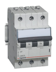 120620266a2bc750e1cf3.jpeg Legrand - 408663 3x100 Amper 10kA C Tipi Dx3 Otomatik Sigorta